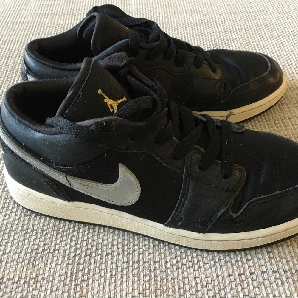 Nike Jordan Air 1 Size 5.5Y Sneakers